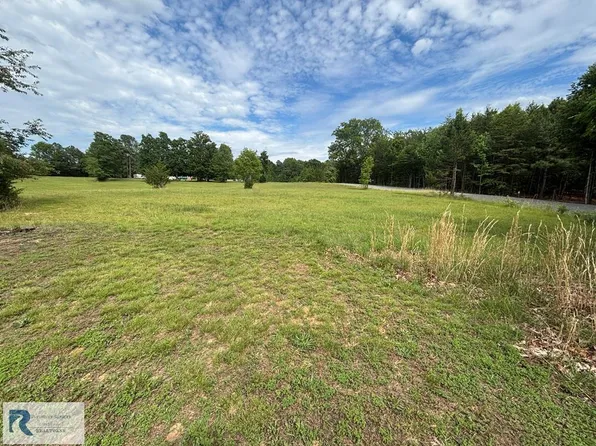 1240 Coleman Dr, Alton, VA 24520