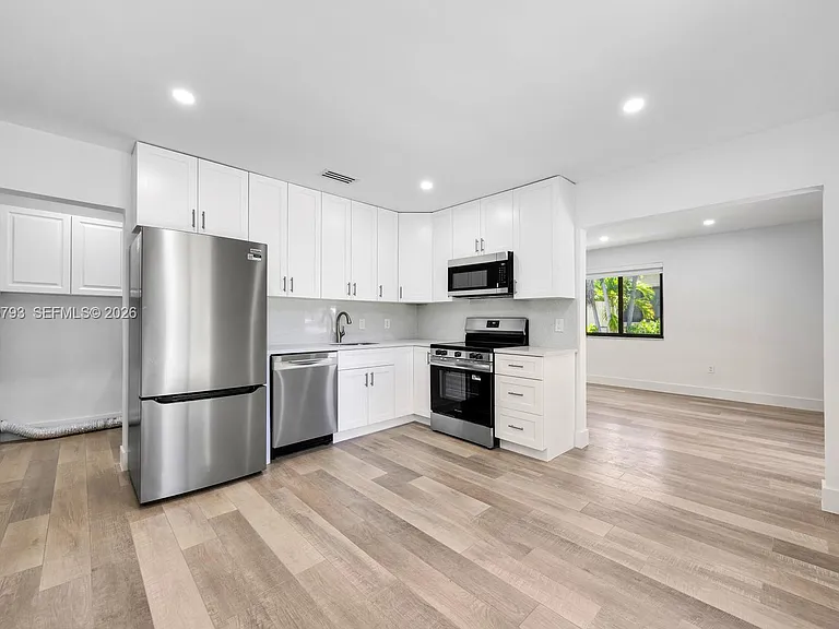 3050 SW 26th St #3050 — Photo 8