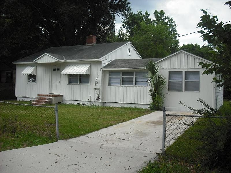 1st image of 3505 Acacia St