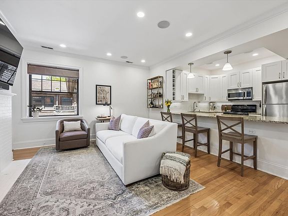 5th image of 916 W Schubert Ave #3