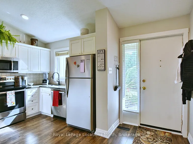 590 Oxbow Cres — Photo 11
