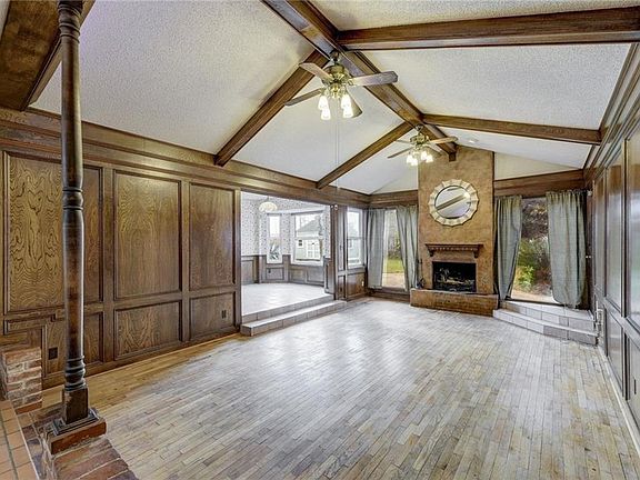 3rd image of 1001 Chimney Rock Dr