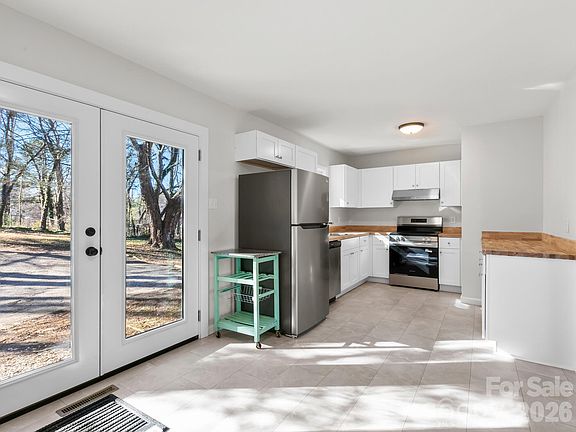 5th image of 51 W Chapel Rd