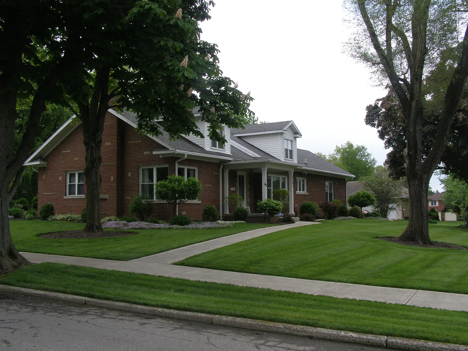 650 Summit St photo 1