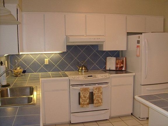 2nd image of 549 Glencove St
