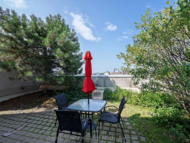 138 Somerset St W #203 — Photo 32