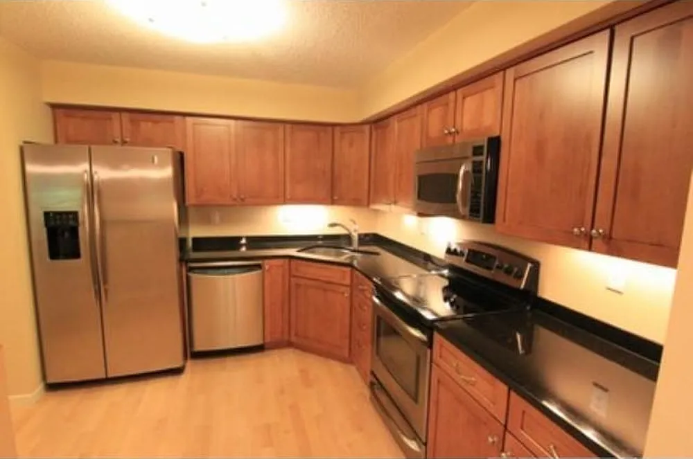 2 Bedroom Condo / Townhouse — Photo 1