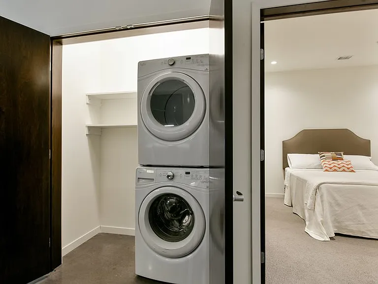 16Twenty and Seventeen10 Washer and Dryer Set