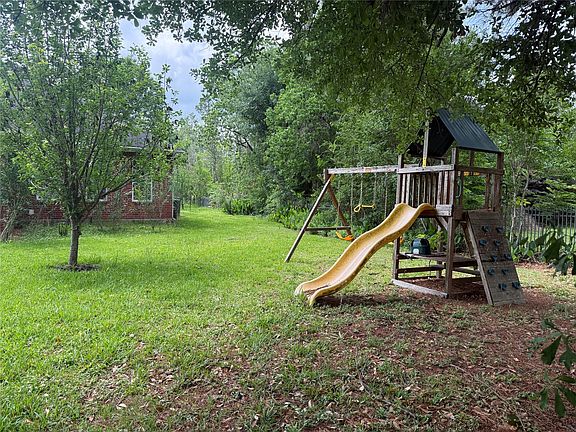 3rd image of 21719 Mueschke Rd