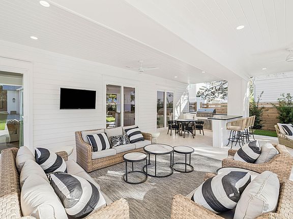 5th image of 49 Brown St