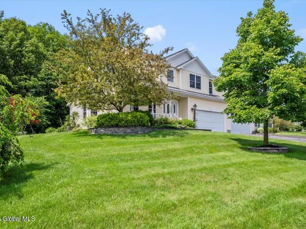 56 Oakmont Street, Niskayuna, NY 12309
