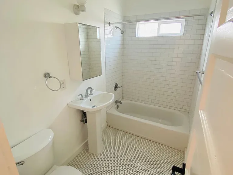 1672 S Harvard Blvd — Photo 21