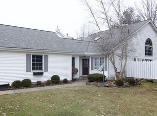 660 Grand Ct, Aurora, OH 44202