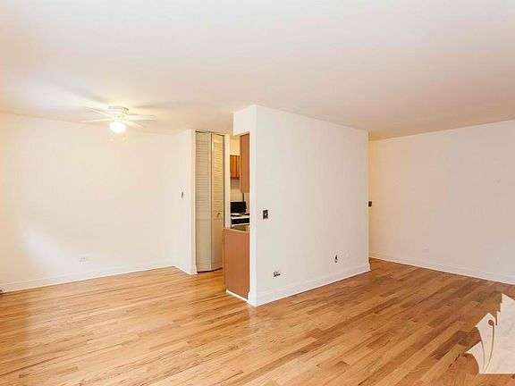 4th image of 510 W Briar Pl APT 206C