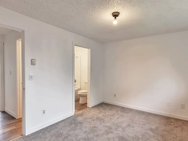 1702 C St SE #B — Photo 11