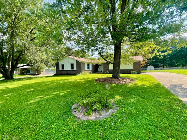 609 San Carlos Dr, Greenwood, IN 46142
