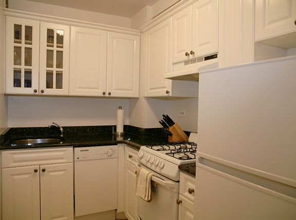 2nd image of 222 E 19th St APT 3B