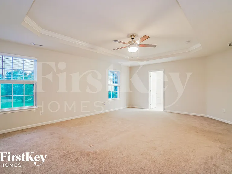 717 Wallace Dr — Photo 10