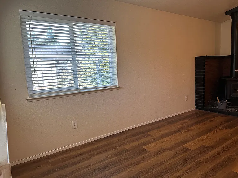 35 Rose Ln — Photo 3