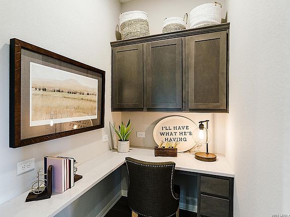 4th image of 5233 Estates Oak Way