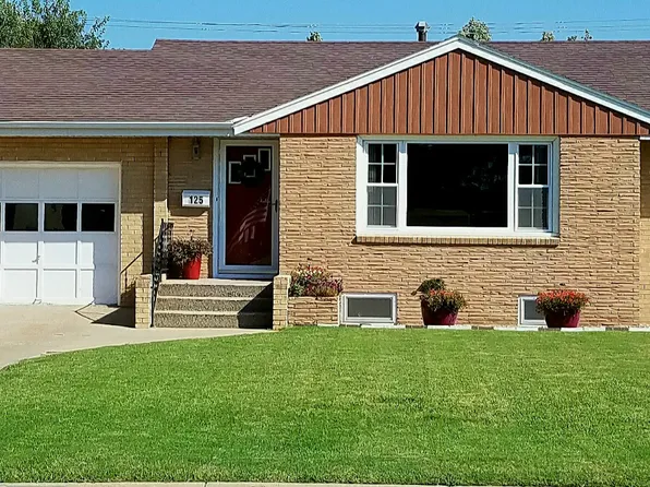 125 E 18th St, Larned, KS 67550