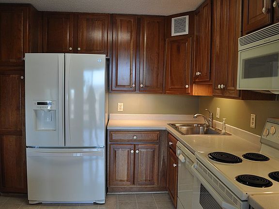 2nd image of 6800 Fleetwood Rd APT 601