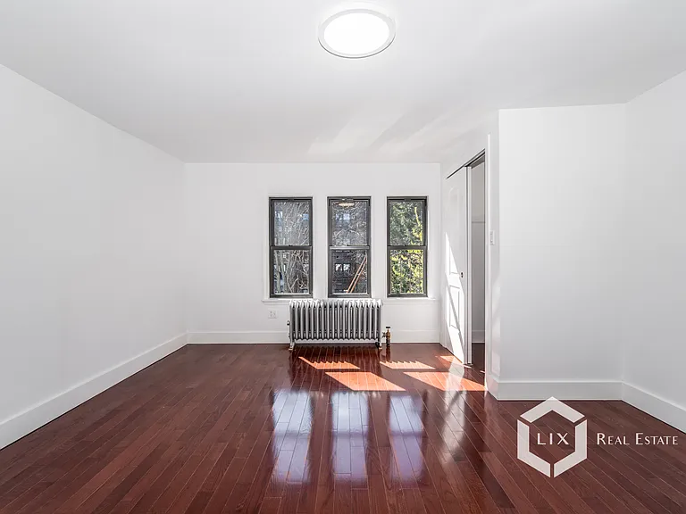 518 E 8th St #3R — Photo 1