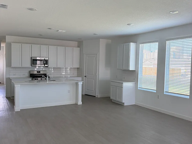 1446 Leticia Gln — Photo 15