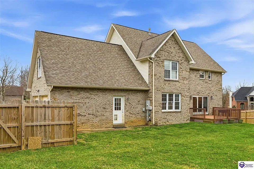 5 bed, 3700 sqft, $3,800 — Photo 3