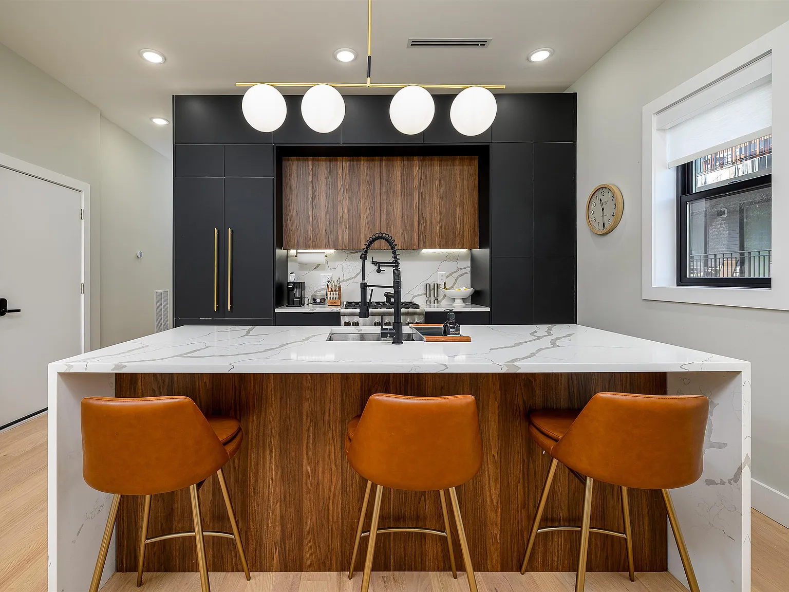 3 bed, 3.0 bath, 1950 sqft, $7,000 — Photo 3