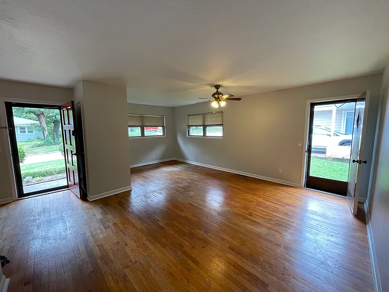 1401 E Eastern Ave — Photo 2