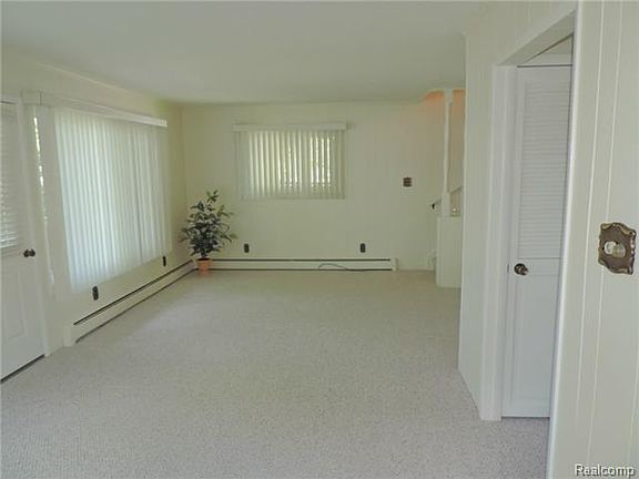 5th image of 1354 Bayview Dr
