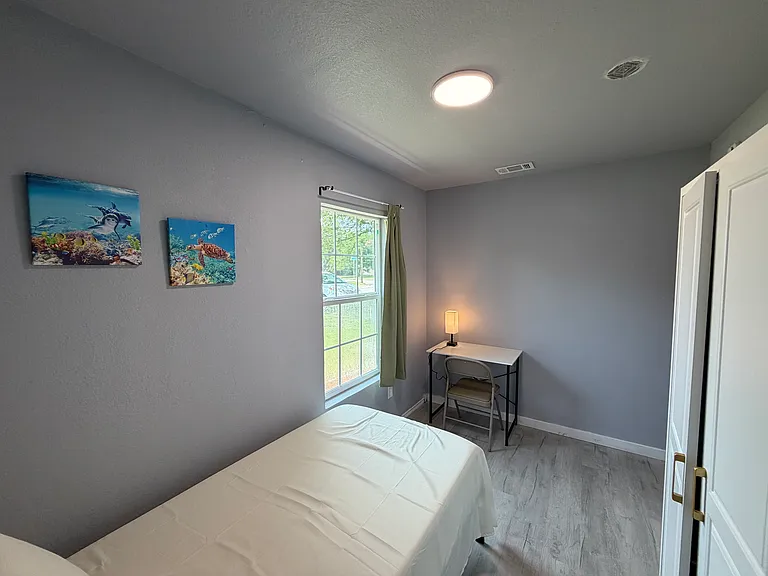 714 SW Dallas St — Photo 12