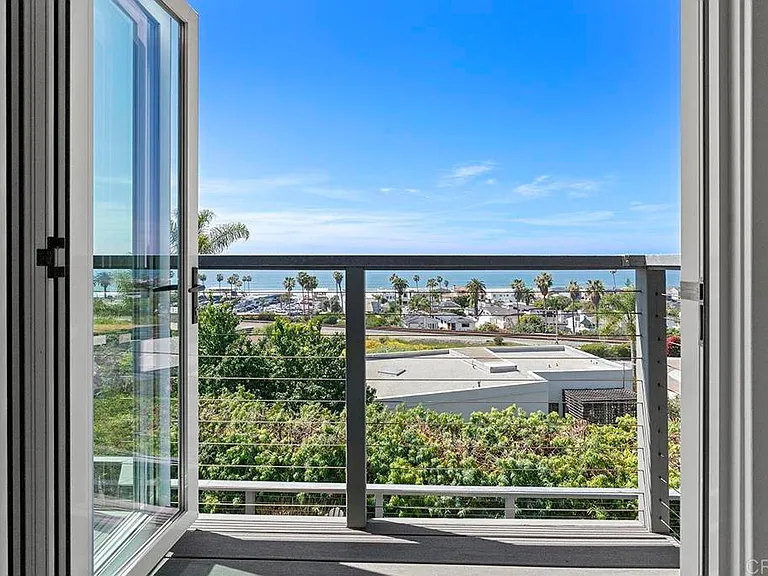 1654 Camino Del Mar #UPPER — Photo 46