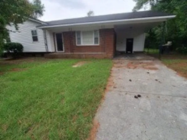 5615 Dodge Dr, Fayetteville, NC 28303