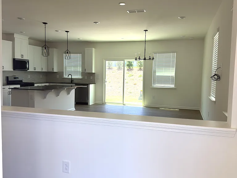 508 Sunset Lake Dr — Photo 2