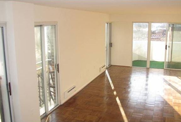 LIVING/DINING