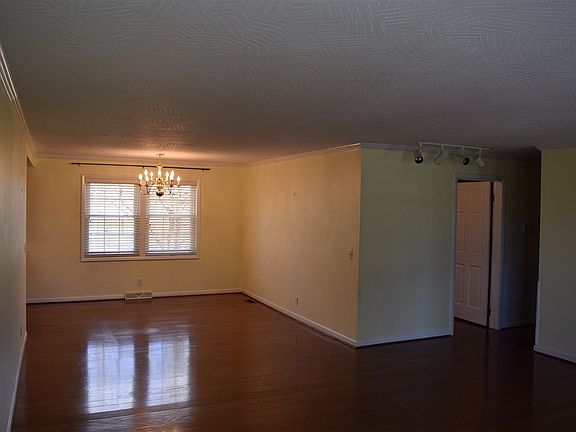 5th image of 104 Dogwood Ave