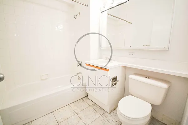 Rented by Olnick Organization | media 4