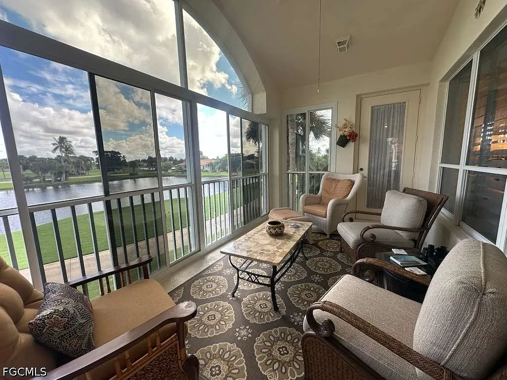 2 bed, 2.0 bath, 1669 sqft, $4,950 — Photo 4