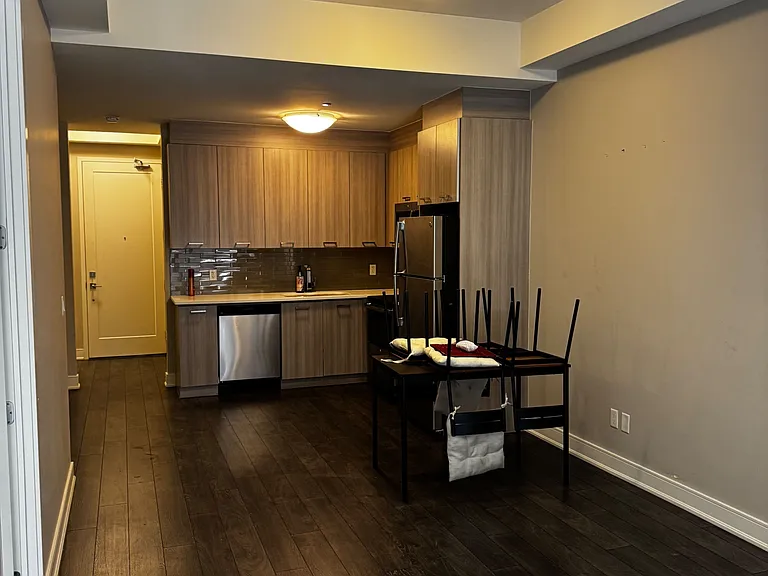 150 Main St W #412 — Photo 9