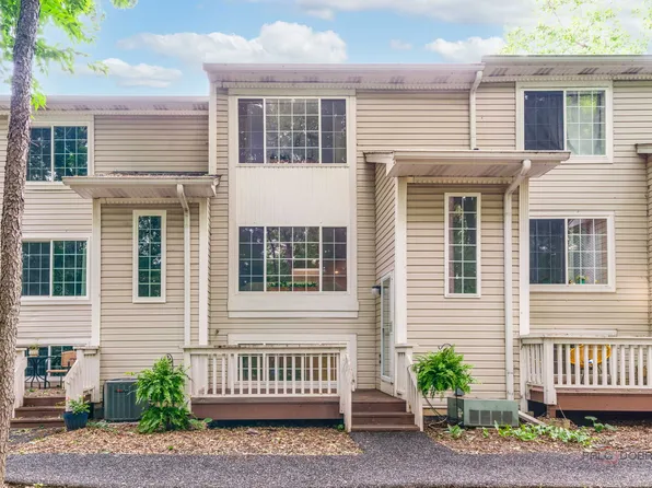 287 W Whispering Oaks Ln, Round Lake, IL 60073