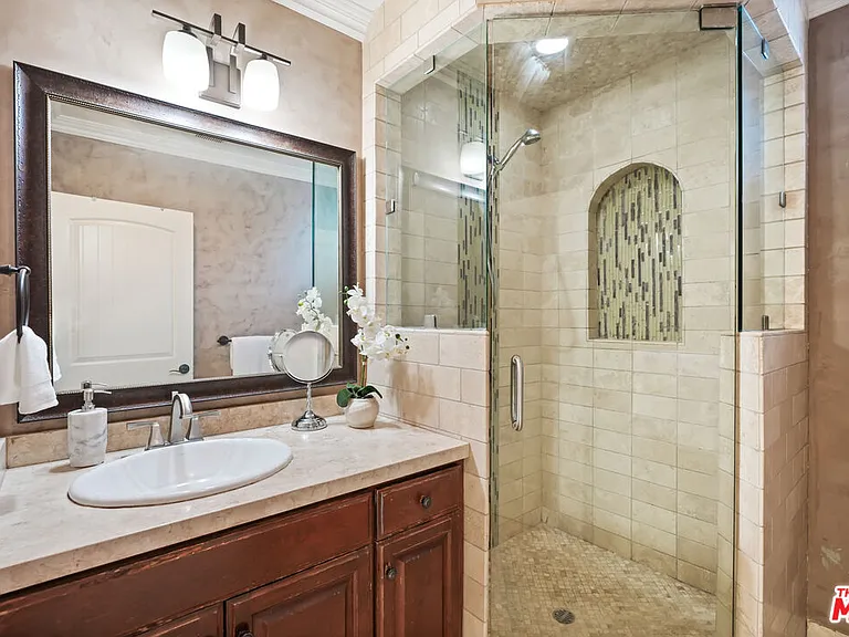 5539 Buffalo Ave — Photo 16