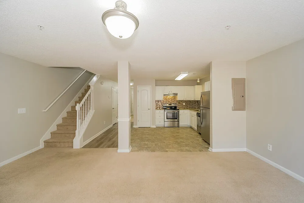 3 bed, 2.5 bath, 1672 sqft, $1,800 — Photo 4