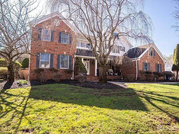 2nd image of 82 Milllers Grove Rd