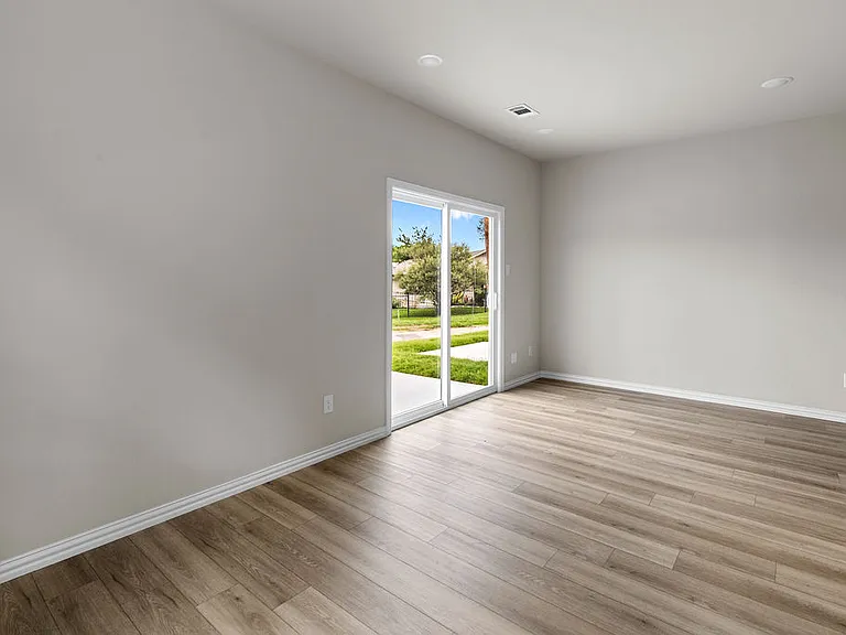 3329 Eastland St — Photo 23