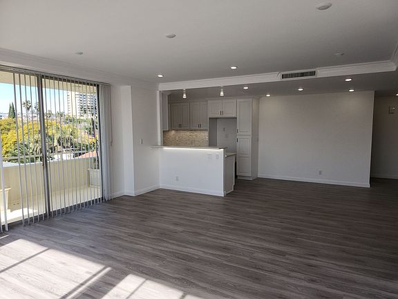 4th image of 303 N Swall Dr APT 304