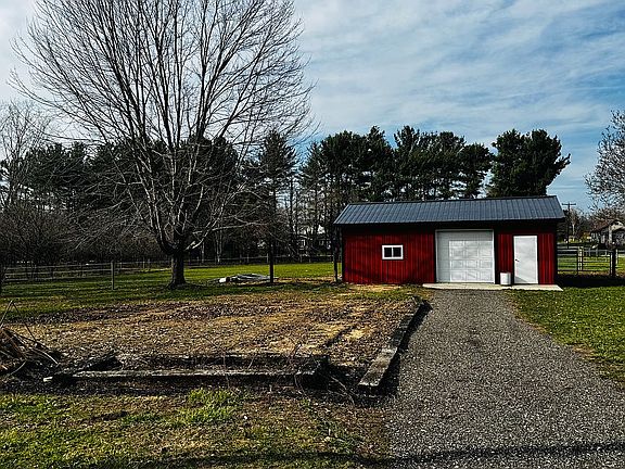 5th image of 1639 Lilac Rd