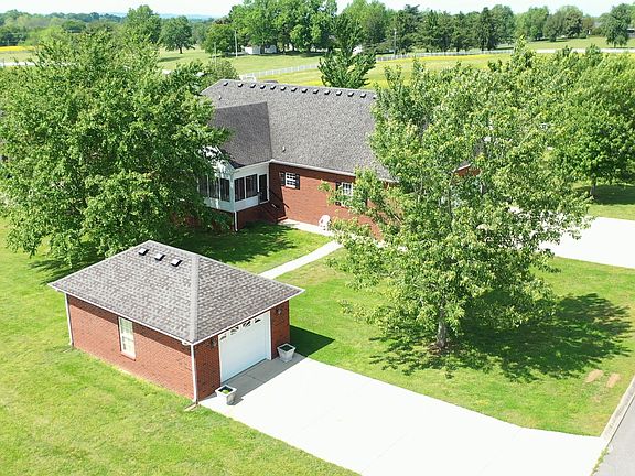 2nd image of 208 Jennings Ln