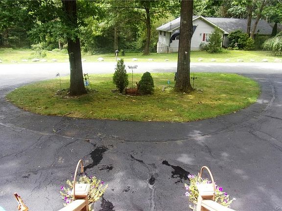 4th image of 39 Delaware Dr